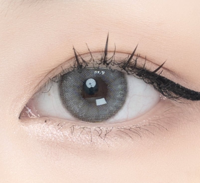 LensVery Blurry Dusty Gray colored contact lens, 13.3mm graphic diameter, Monthly wear