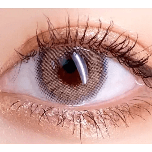 LensVery Silhouette2 Cream Beige Brown — single-eye close-up showing the contact lens appearance