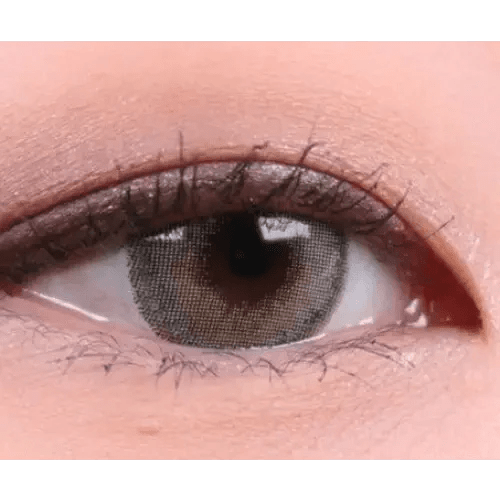 LensVery Silhouette Gray (10p) — single-eye close-up showing the contact lens appearance