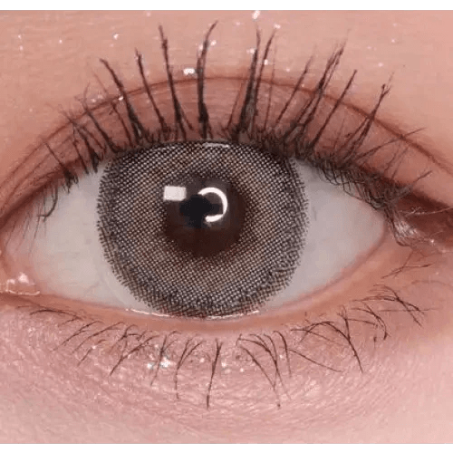 LensVery Silhouette Gray (10p) — single-eye close-up showing the contact lens appearance
