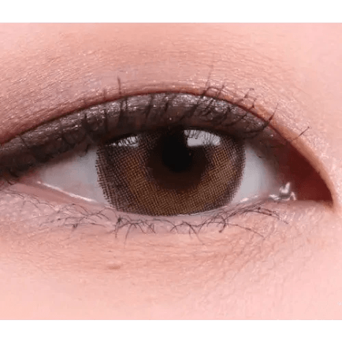 LensVery Silhouette Hazel (10p) — single-eye close-up showing the contact lens appearance