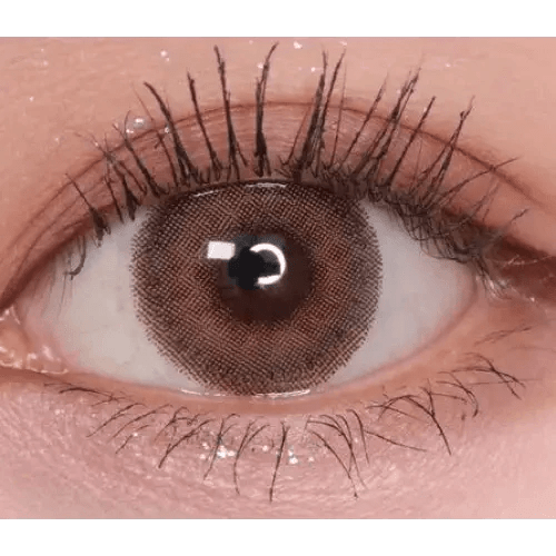 LensVery Silhouette Hazel (10p) — single-eye close-up showing the contact lens appearance