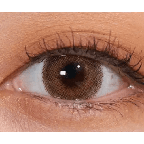 LensVery Silhouette Hazel (10p) — single-eye close-up showing the contact lens appearance