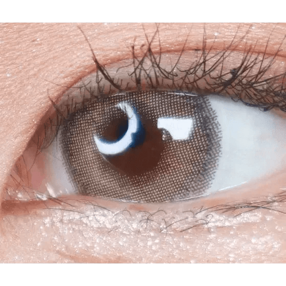 LensVery Silhouette Olive Brown (10p) — single-eye close-up showing the contact lens appearance
