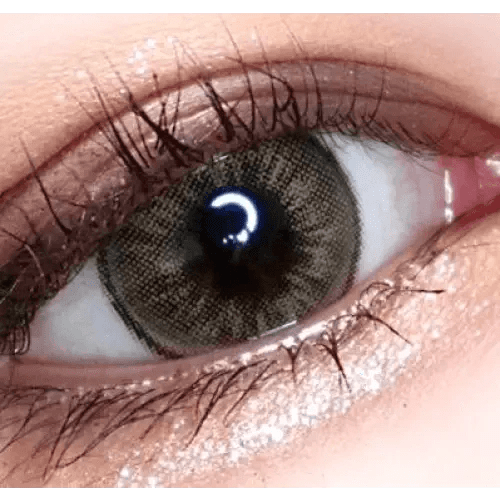 LensVery VeryTok Sunset Brown — single-eye close-up showing the contact lens appearance