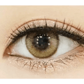 LensVery Wonder Eye Circle Hazel — single-eye close-up showing the contact lens appearance