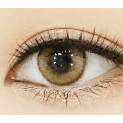 LensVery Wonder Eye Circle Hazel — single-eye close-up showing the contact lens appearance