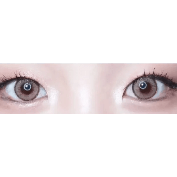 LensVery Wonder Eye Circle Hazel — both eyes wearing the contact lenses