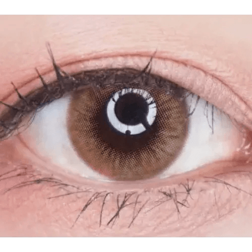 LensVery Wonder Eye Hazel — single-eye close-up showing the contact lens appearance
