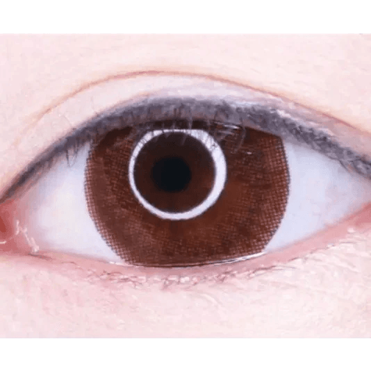 LensTown Lighly Classic Brown (20p) — single-eye close-up showing the contact lens appearance