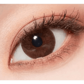 LensTown Lighly Classic Brown (20p) — single-eye close-up showing the contact lens appearance