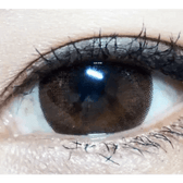 LensTown Lighly Classic Brown (20p) — single-eye close-up showing the contact lens appearance