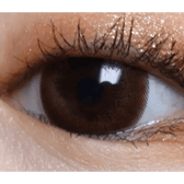 LensTown Lighly Classic Brown (20p) — single-eye close-up showing the contact lens appearance