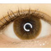 LensTown Lighly Classic Light Brown (20p) — single-eye close-up showing the contact lens appearance
