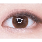 LensTown Lighly Classic Light Brown (20p) — single-eye close-up showing the contact lens appearance