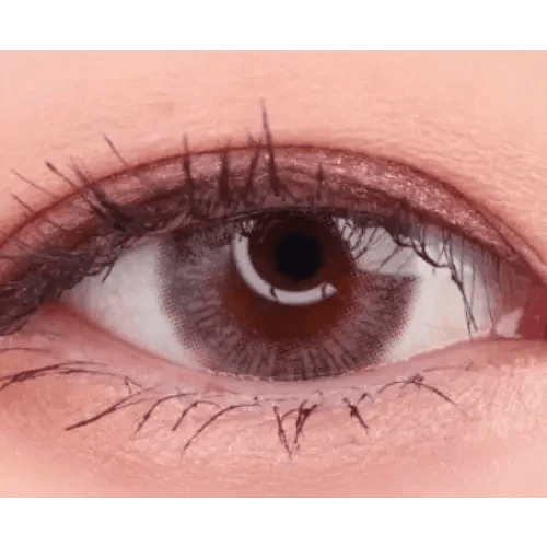 LensTown Lighly Lily Pink (20p) — single-eye close-up showing the contact lens appearance