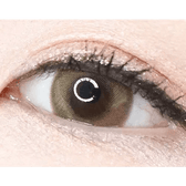 LensTown Lighly Mellow Brown (20p) — single-eye close-up showing the contact lens appearance