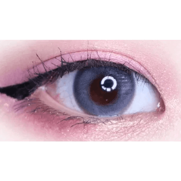 LensTown Lighly Mellow Gray (20p) — single-eye close-up showing the contact lens appearance