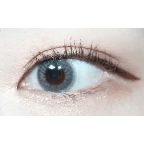 LensTown Lighly Pure Gray (20p) — single-eye close-up showing the contact lens appearance