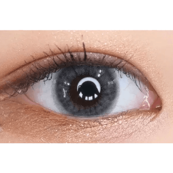 LensTown Lighly Pure Gray (20p) — single-eye close-up showing the contact lens appearance