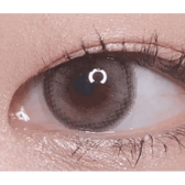 LensTown Lighly Rose Cacao (30p) — single-eye close-up showing the contact lens appearance