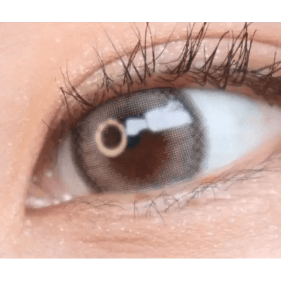 LensTown Lighly Rose Cacao (30p) — single-eye close-up showing the contact lens appearance