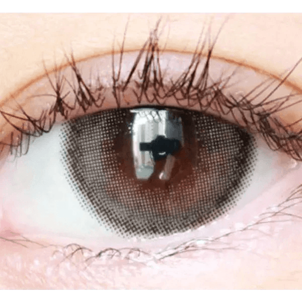 LensTown Lighly Rose Gray (30p) — single-eye close-up showing the contact lens appearance