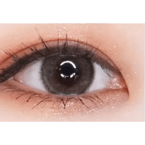 LensTown Lighly Rose Gray (30p) — single-eye close-up showing the contact lens appearance