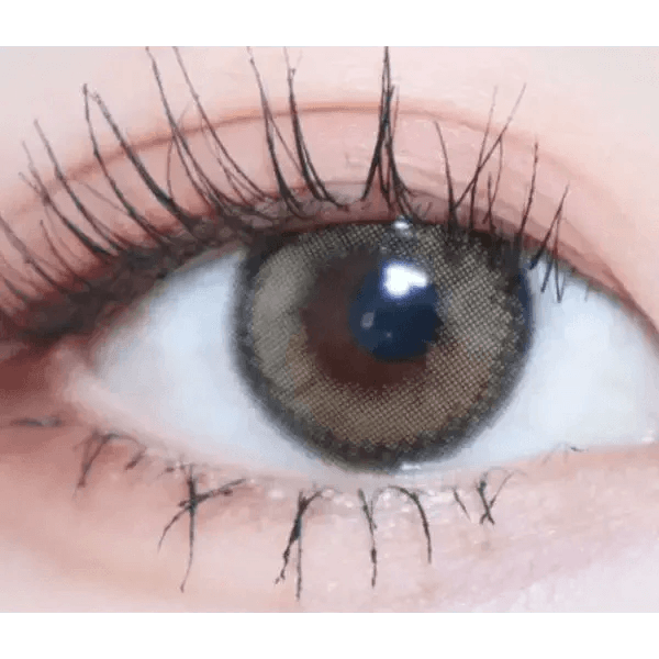 LensTown Lighly Rose Khaki (30p) — single-eye close-up showing the contact lens appearance