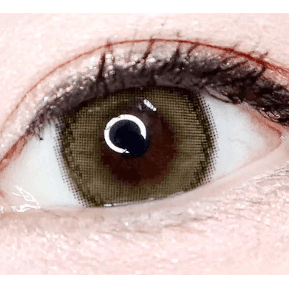 LensTown Lighly Rose Khaki (30p) — single-eye close-up showing the contact lens appearance