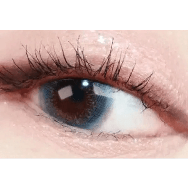 LensTown Lighly Vanada Emerald Gray (20p) — single-eye close-up showing the contact lens appearance