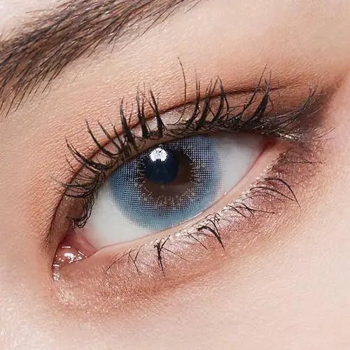 LensTown Lighly Vanada Emerald Gray (20p) — single-eye close-up showing the contact lens appearance
