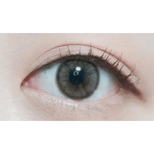 Olens Loving U Brown — single-eye close-up showing the contact lens appearance