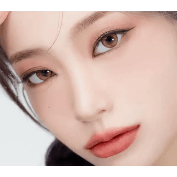 LensRang Mad Eye Brown — model portrait showing the contact lens look