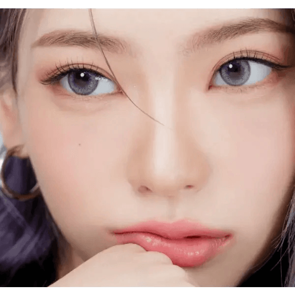 LensRang Mad Eye Gray — model portrait showing the contact lens look