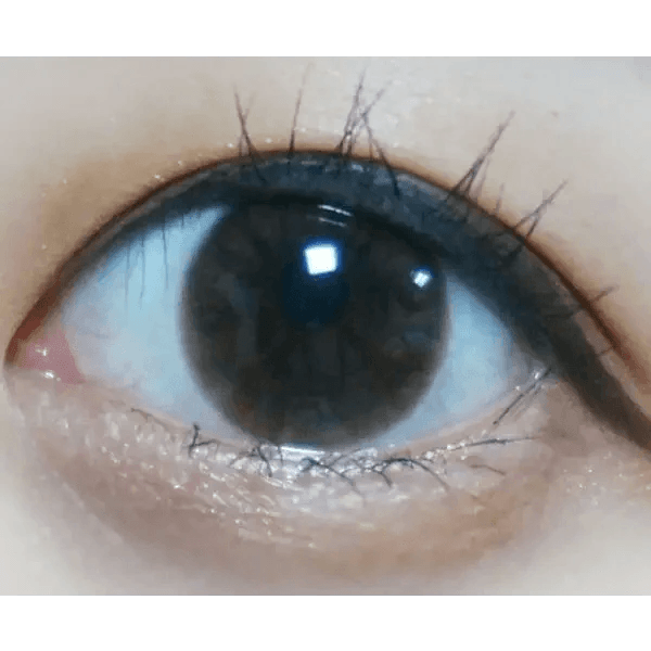 Olens Marry Me Choco — single-eye close-up showing the contact lens appearance