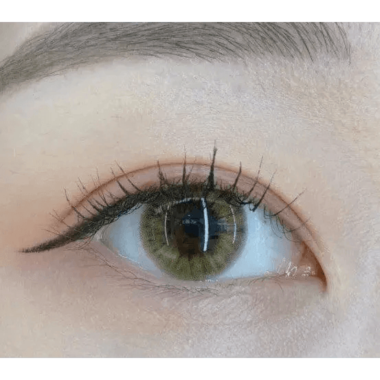 Olens Marry Me Honey Brown — single-eye close-up showing the contact lens appearance