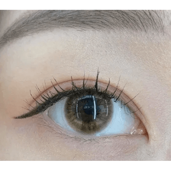 Olens Marry Me Orange Brown — single-eye close-up showing the contact lens appearance