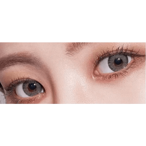 LensTown Mio Blonde Gray — model portrait showing the contact lens look