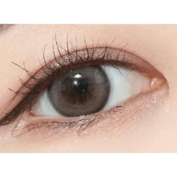 Olens Mood Night 1Day Mood Brown (20p) — single-eye close-up showing the contact lens appearance