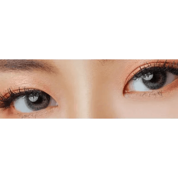 LensVery My Ann Something Gray — both eyes wearing the contact lenses