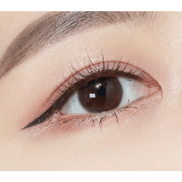 Olens Natural Day Brown (20p) — single-eye close-up showing the contact lens appearance