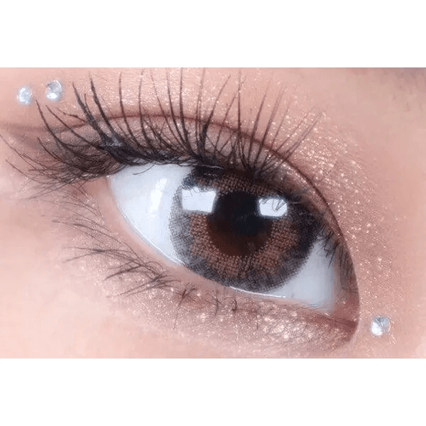 LensTown Not Bad Gray — single-eye close-up showing the contact lens appearance