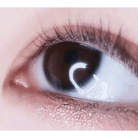 LensTown Nudy Coco Black — single-eye close-up showing the contact lens appearance