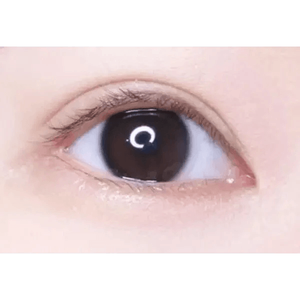 LensTown Nudy Coco Black — single-eye close-up showing the contact lens appearance