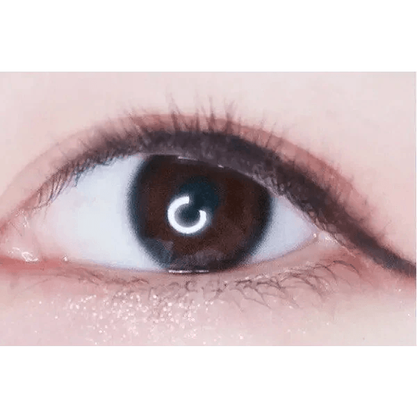 LensTown Nudy Coco Black — single-eye close-up showing the contact lens appearance