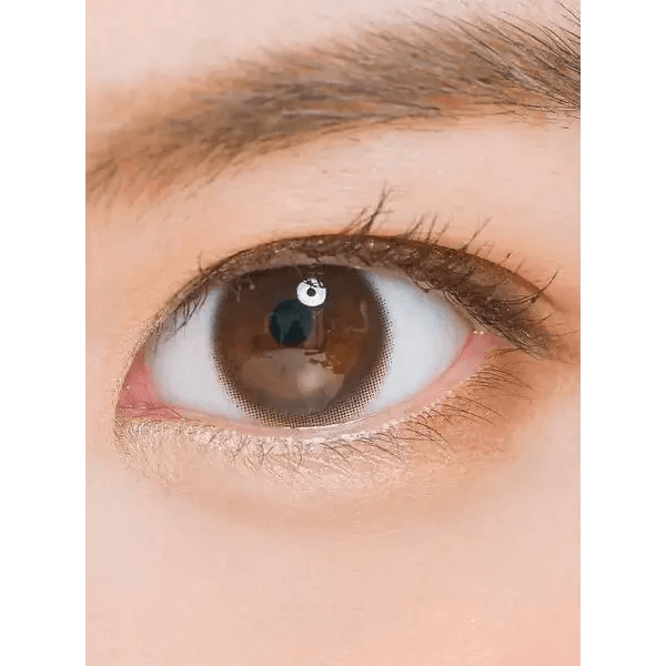 LensTown Nudy Coco Brown (10p) — single-eye close-up showing the contact lens appearance