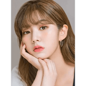 LensTown Nudy Coco Brown (10p) — model portrait showing the contact lens look
