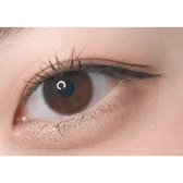 LensTown Nudy Coco Brown — single-eye close-up showing the contact lens appearance