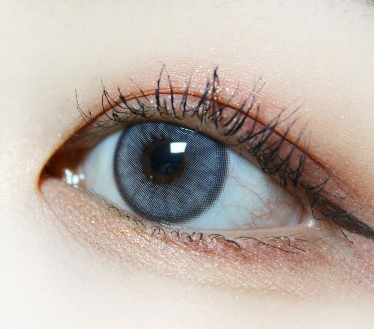 Olens Nella Ash Gray colored contact lens, 13.3mm graphic diameter, Monthly wear